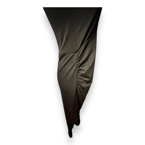 Prettylittlething S Maternity Jumpsuit with Keyhole Back and Ruched Sides - Picture 6 of 7